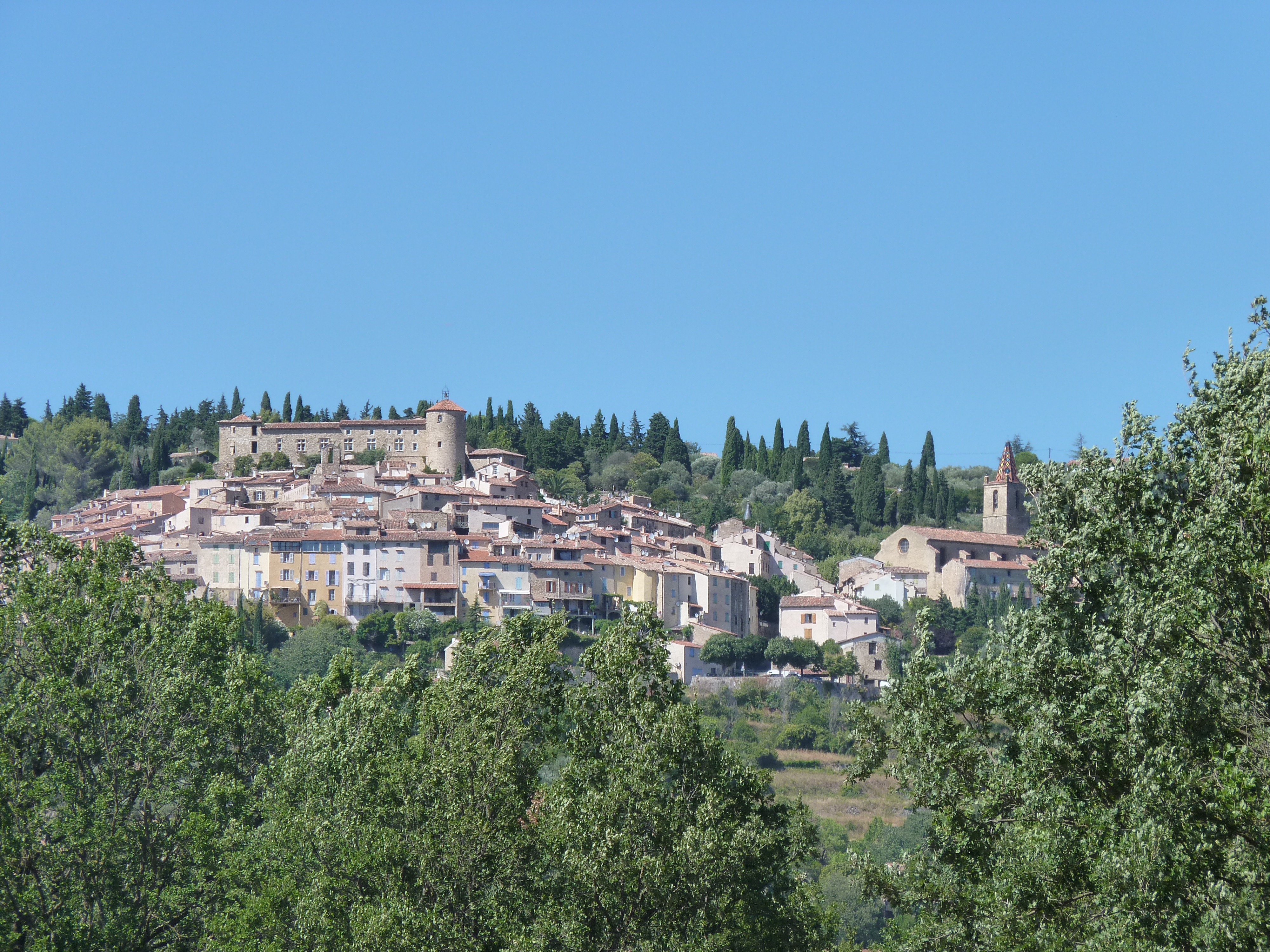 Exploring the ‘Villages Perchés’: The Perfect Day Trip from La Vie En Rose